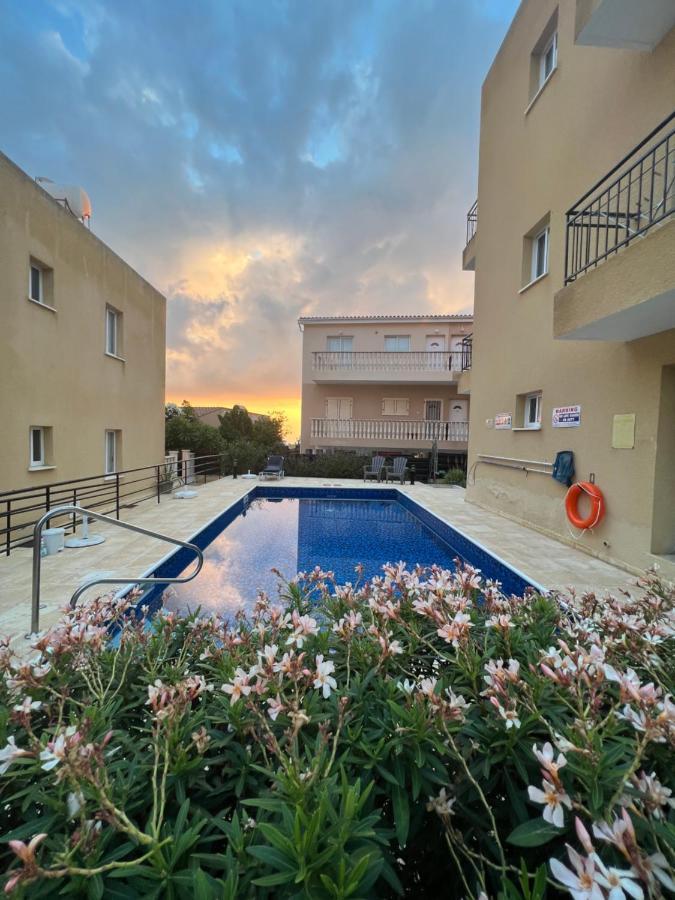 Hillview Apartment Peyia Bagian luar foto