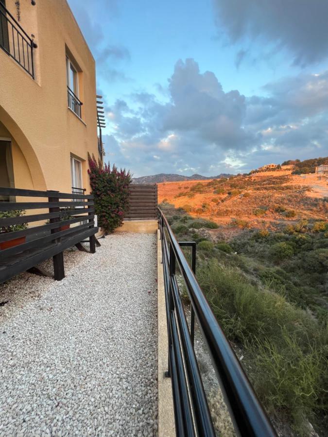 Hillview Apartment Peyia Bagian luar foto