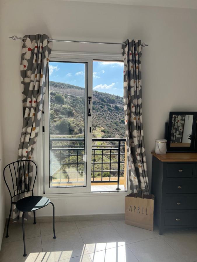 Hillview Apartment Peyia Bagian luar foto