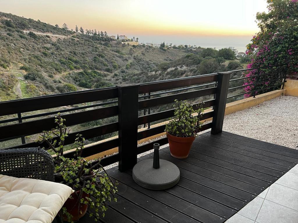 Hillview Apartment Peyia Bagian luar foto