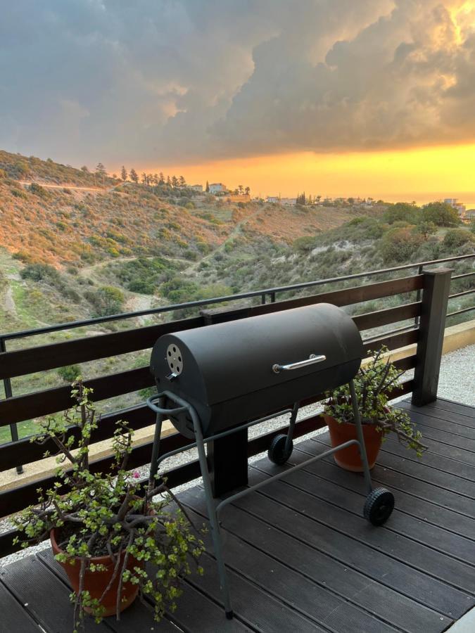 Hillview Apartment Peyia Bagian luar foto