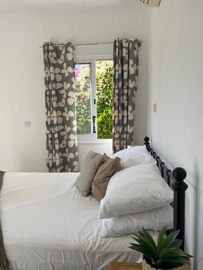 Hillview Apartment Peyia Bagian luar foto