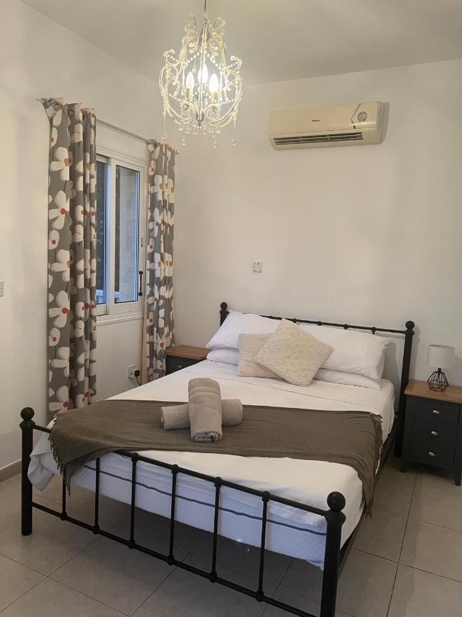 Hillview Apartment Peyia Bagian luar foto