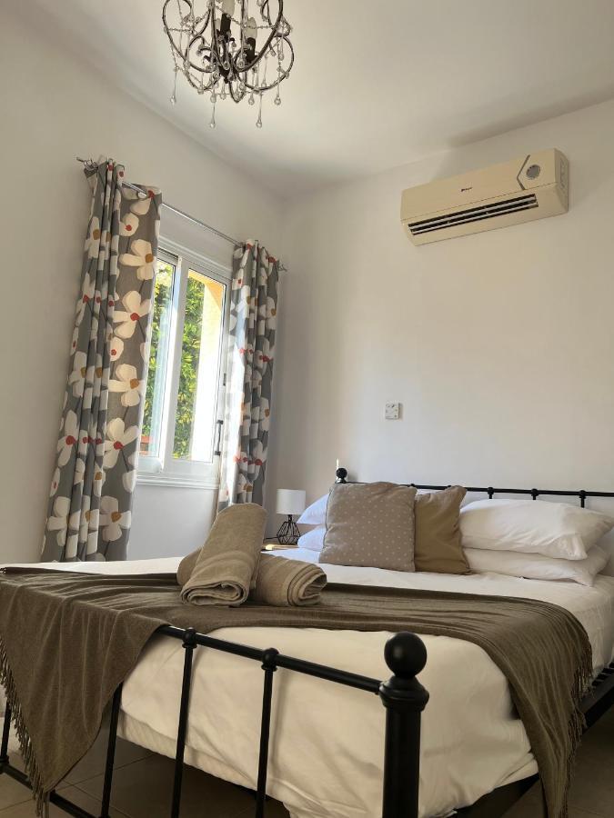 Hillview Apartment Peyia Bagian luar foto