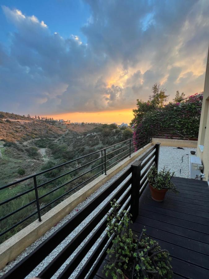 Hillview Apartment Peyia Bagian luar foto
